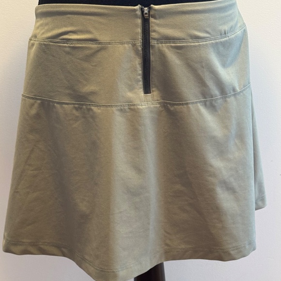 🇨🇦LOLE kaki Skirt Size medium - Picture 2 of 5